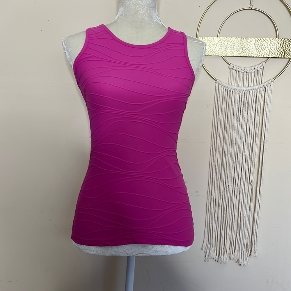 title nine • swift textured tank top